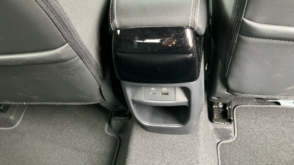 Nissan Juke 1.0 DiG-T Tekna 5dr Petrol Hatchback - Image 34
