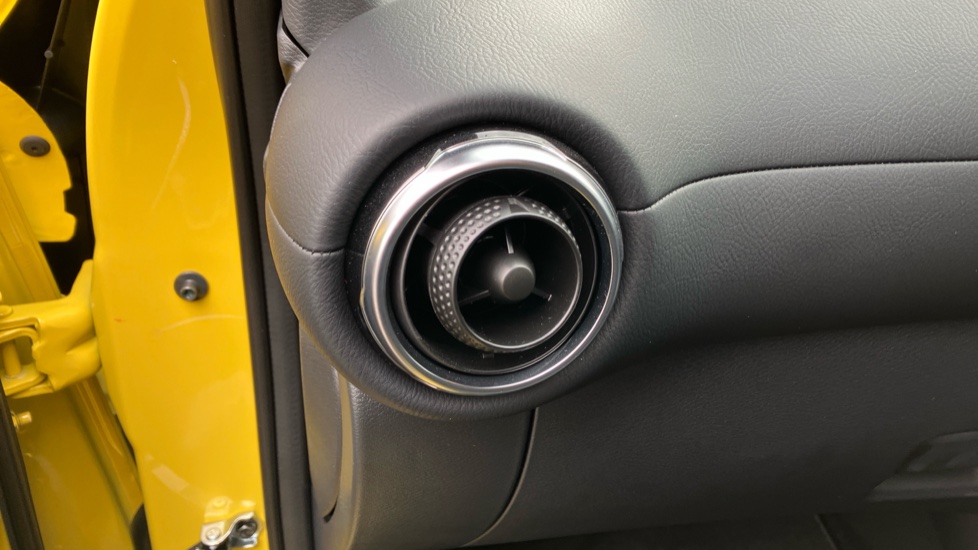 Nissan Juke 1.0 DiG-T Tekna 5dr Petrol Hatchback - Image 38