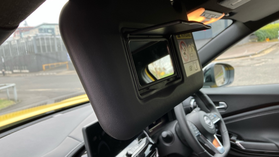 Nissan Juke 1.0 DiG-T Tekna 5dr Petrol Hatchback - Image 40