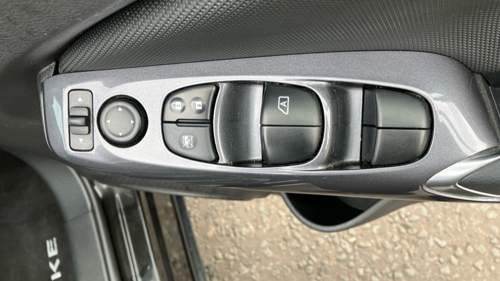 Nissan Juke 1.0 DiG-T 114 Acenta 5dr Petrol Hatchback - Image 28