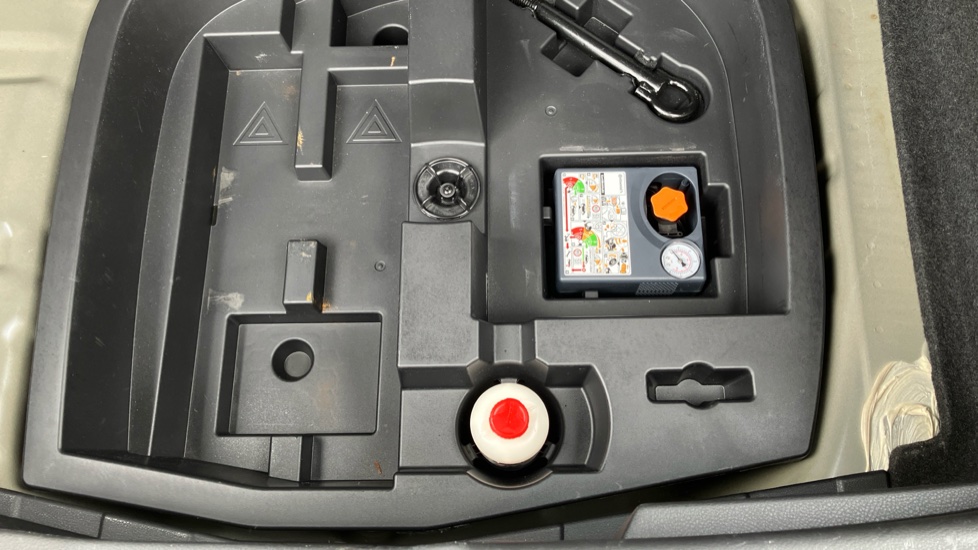 Nissan Juke 1.0 DiG-T 114 Acenta 5dr Petrol Hatchback - Image 34