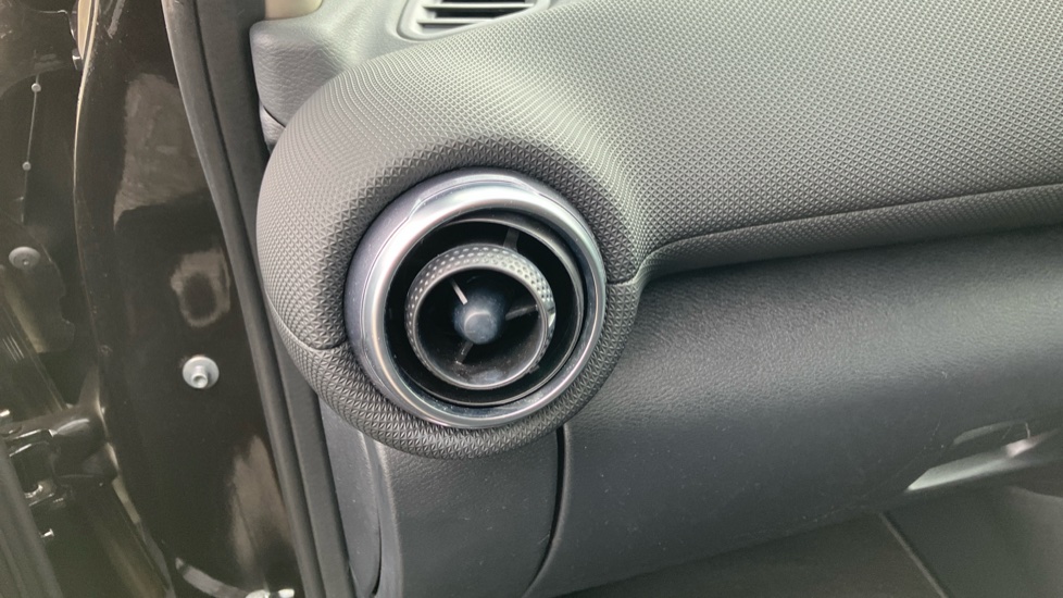 Nissan Juke 1.0 DiG-T 114 Acenta 5dr Petrol Hatchback - Image 35