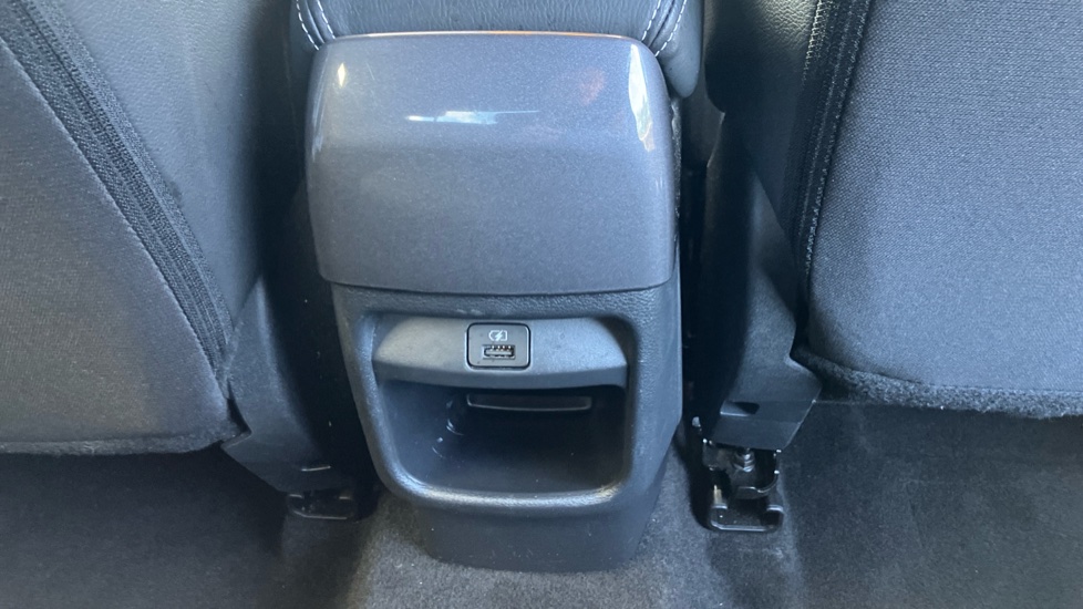 Nissan Juke 1.0 DiG-T 114 N-Connecta 5dr Petrol Hatchback - Image 31