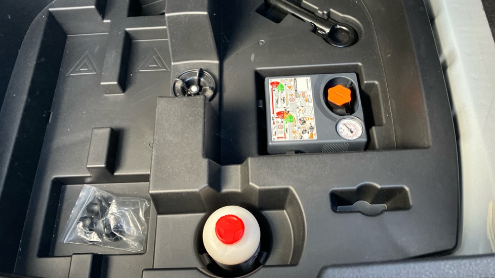 Nissan Juke 1.0 DiG-T 114 N-Connecta 5dr Petrol Hatchback - Image 36
