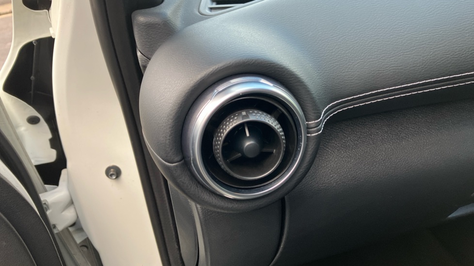 Nissan Juke 1.0 DiG-T 114 N-Connecta 5dr Petrol Hatchback - Image 37