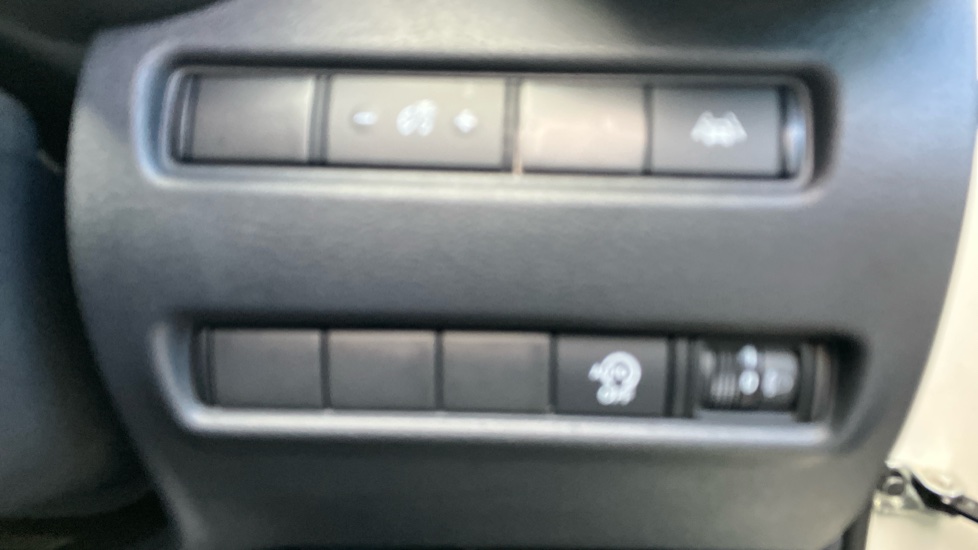 Nissan Juke 1.0 DiG-T 114 N-Connecta 5dr Petrol Hatchback - Image 40