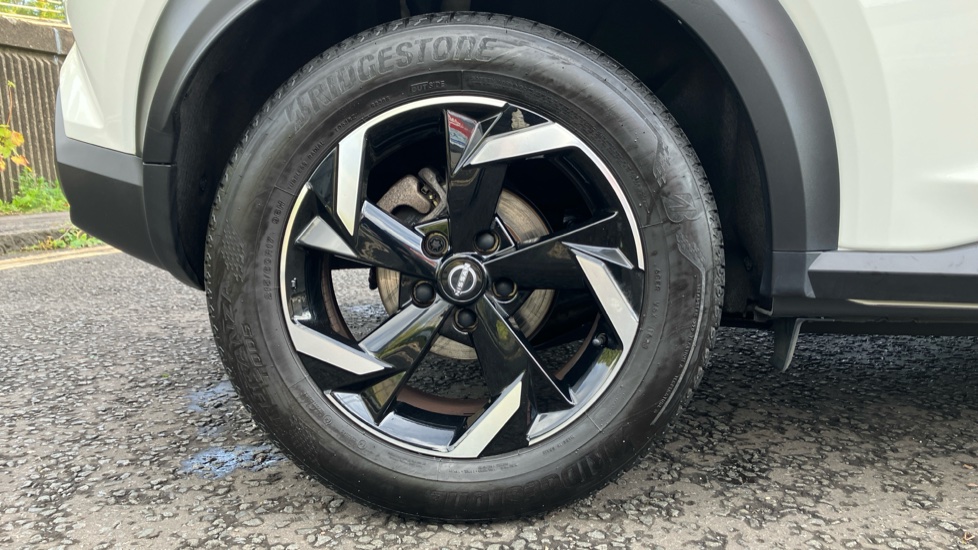 Nissan Juke 1.0 DiG-T 114 N-Connecta 5dr Petrol Hatchback - Image 7