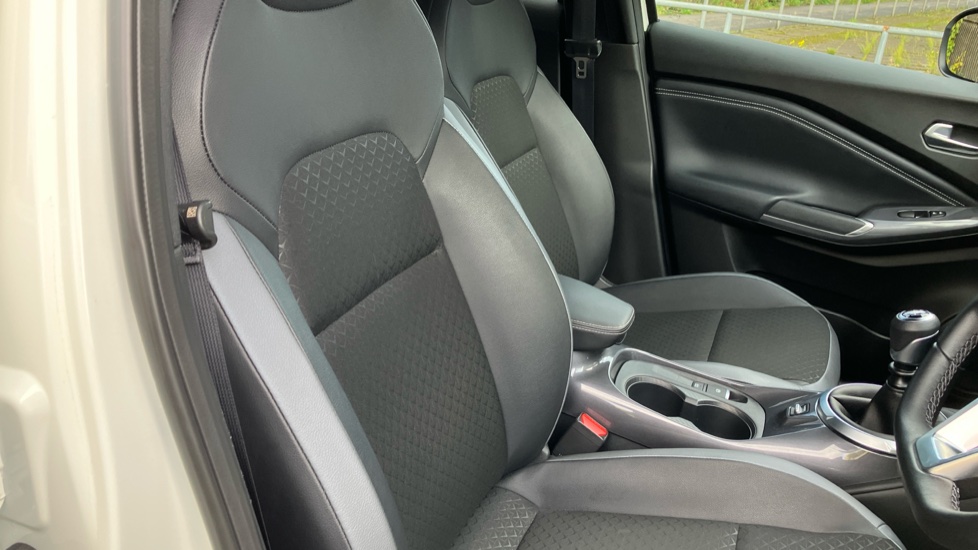 Nissan Juke 1.0 DiG-T 114 N-Connecta 5dr Petrol Hatchback - Image 27