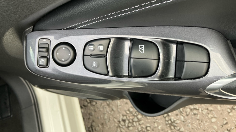 Nissan Juke 1.0 DiG-T 114 N-Connecta 5dr Petrol Hatchback - Image 29