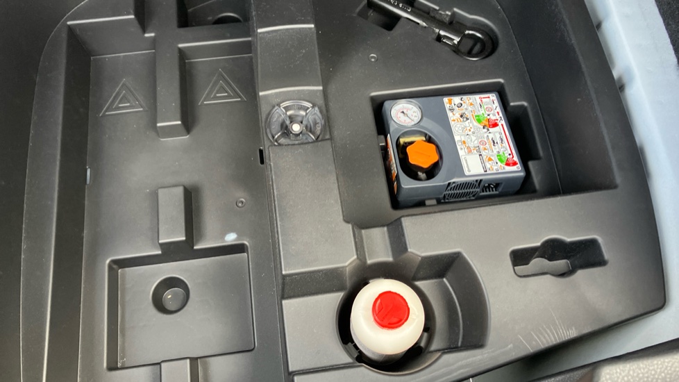 Nissan Juke 1.0 DiG-T 114 N-Connecta 5dr Petrol Hatchback - Image 36