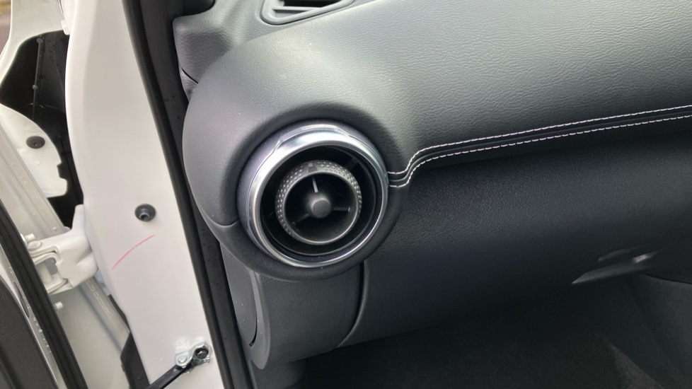 Nissan Juke 1.0 DiG-T 114 N-Connecta 5dr Petrol Hatchback - Image 37