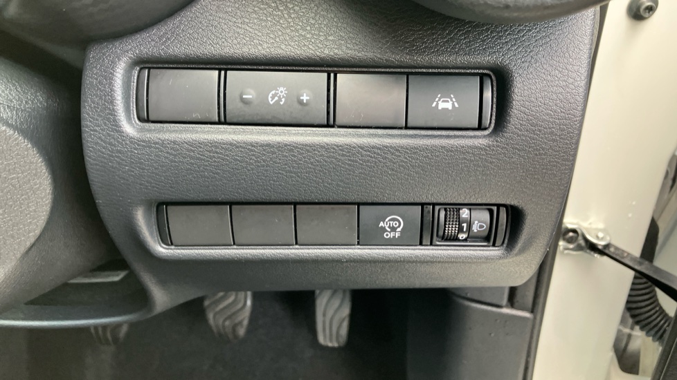 Nissan Juke 1.0 DiG-T 114 N-Connecta 5dr Petrol Hatchback - Image 40