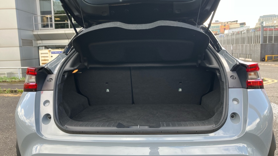 Nissan Juke 1.0 DiG-T 114 Tekna+ 5dr Petrol Hatchback - Image 4