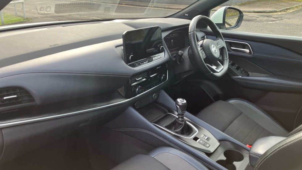 Nissan Qashqai 1.3 DiG-T MH 158 Tekna 5dr Petrol Hatchback - Image 9