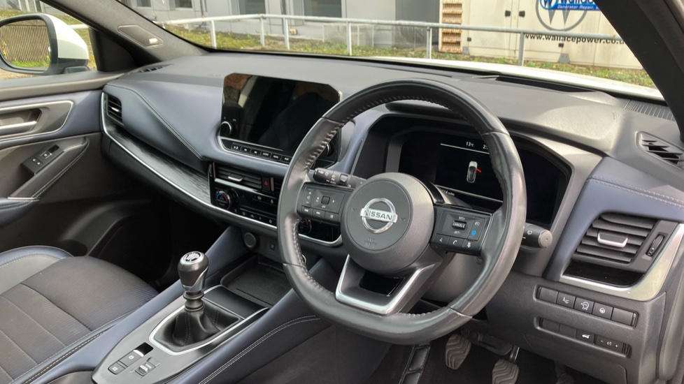 Nissan Qashqai 1.3 DiG-T MH 158 Tekna 5dr Petrol Hatchback - Image 11