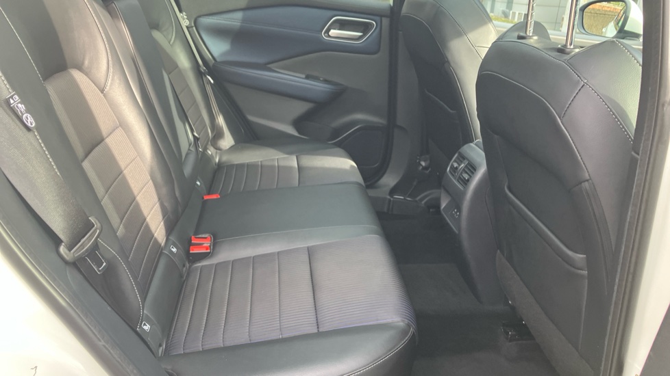 Nissan Qashqai 1.3 DiG-T MH 158 Tekna 5dr Petrol Hatchback - Image 16