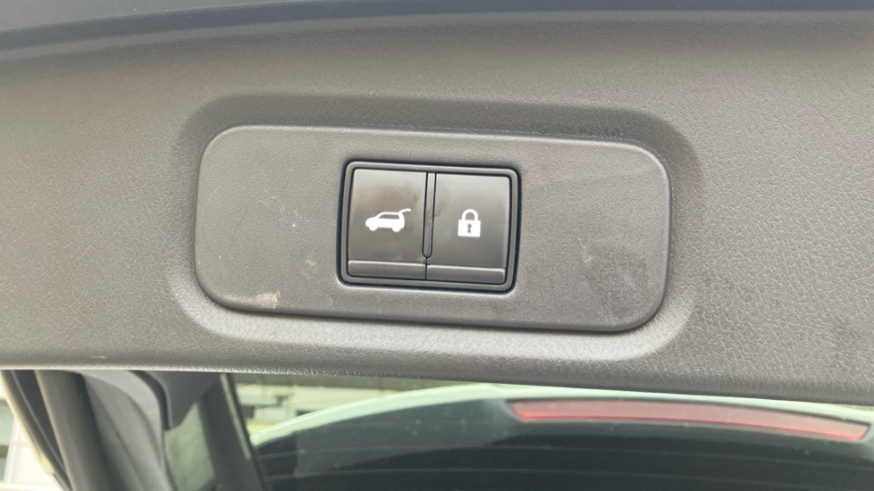 Nissan Qashqai 1.3 DiG-T MH 158 Tekna 5dr Petrol Hatchback - Image 39
