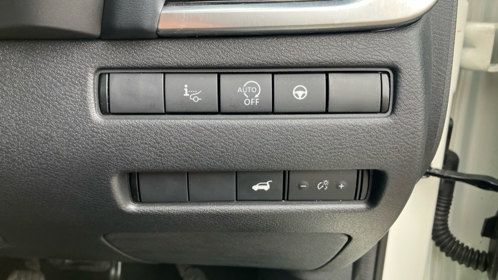 Nissan Qashqai 1.3 DiG-T MH 158 Tekna 5dr Petrol Hatchback - Image 42