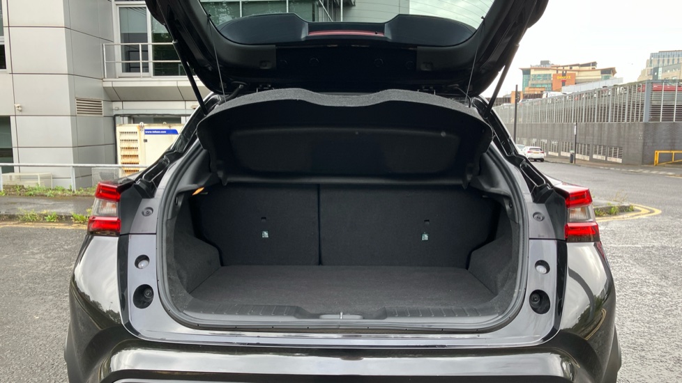 Nissan Juke 1.0 DiG-T 114 Tekna 5dr Petrol Hatchback - Image 4