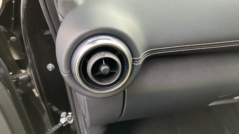 Nissan Juke 1.0 DiG-T 114 Tekna 5dr Petrol Hatchback - Image 38