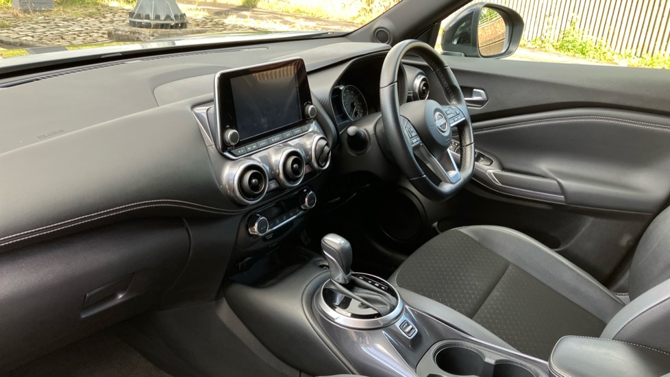 Nissan Juke 1.6 Hybrid N-Connecta 5dr Auto Hybrid Hatchback - Image 9