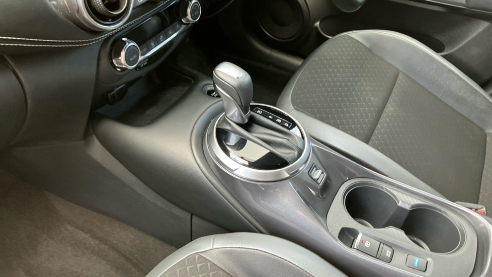 Nissan Juke 1.6 Hybrid N-Connecta 5dr Auto Hybrid Hatchback - Image 13