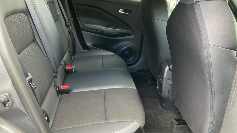 Nissan Juke 1.6 Hybrid N-Connecta 5dr Auto Hybrid Hatchback - Image 16