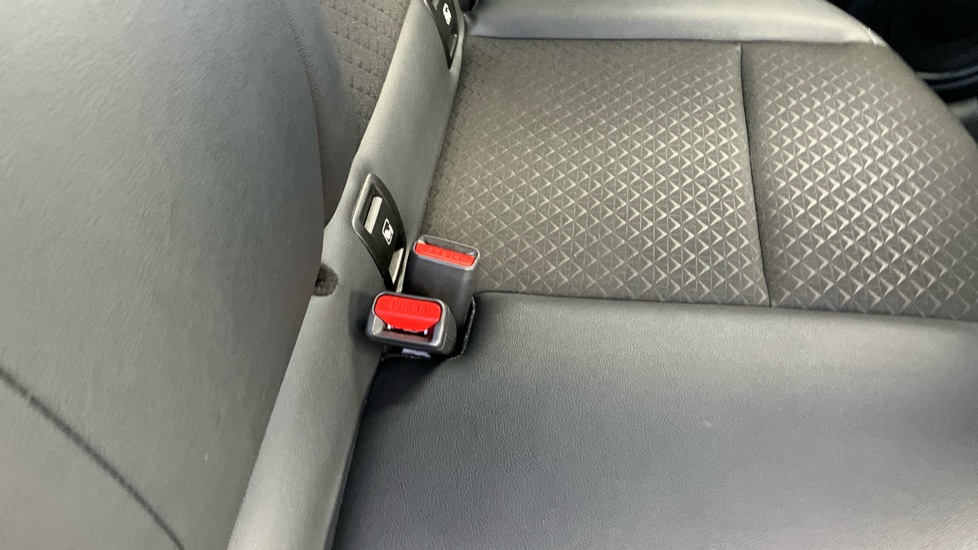 Nissan Juke 1.6 Hybrid N-Connecta 5dr Auto Hybrid Hatchback - Image 17