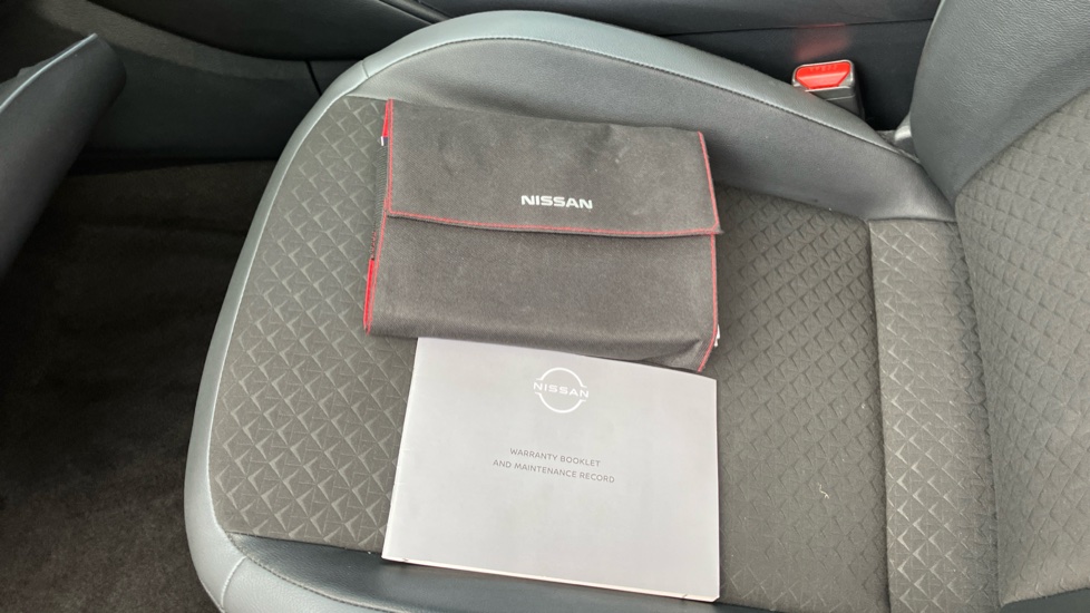 Nissan Juke 1.6 Hybrid N-Connecta 5dr Auto Hybrid Hatchback - Image 19