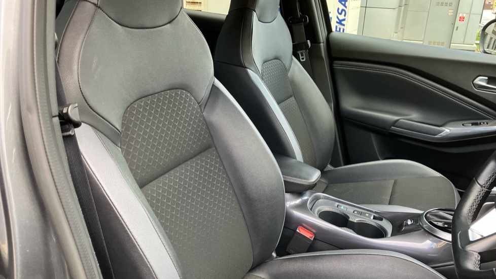 Nissan Juke 1.6 Hybrid N-Connecta 5dr Auto Hybrid Hatchback - Image 28