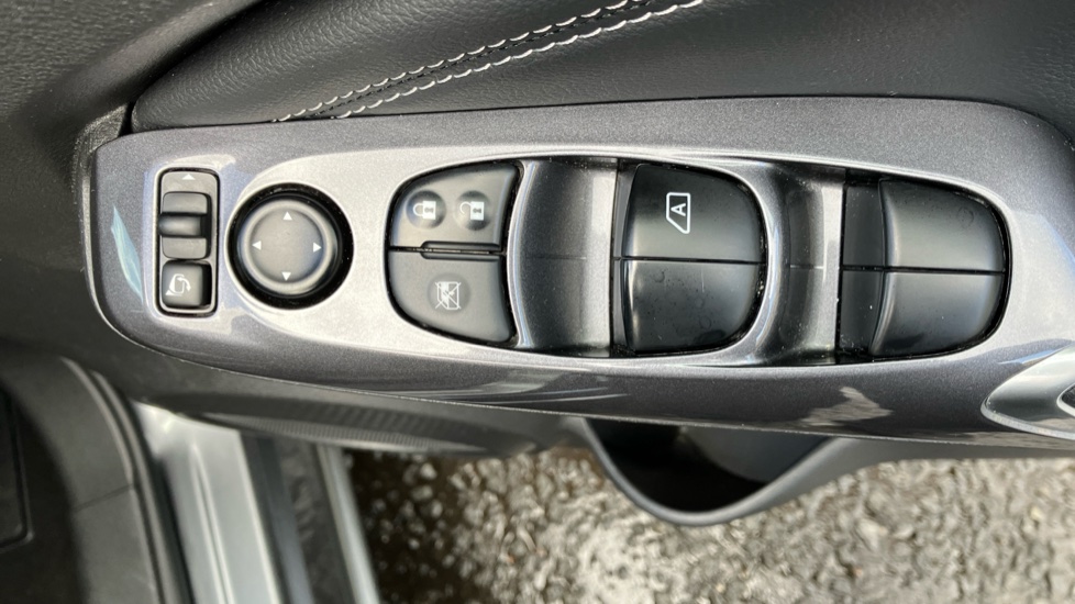 Nissan Juke 1.6 Hybrid N-Connecta 5dr Auto Hybrid Hatchback - Image 30