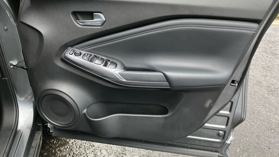 Nissan Juke 1.6 Hybrid N-Connecta 5dr Auto Hybrid Hatchback - Image 31