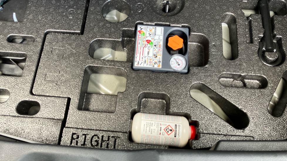 Nissan Juke 1.6 Hybrid N-Connecta 5dr Auto Hybrid Hatchback - Image 37