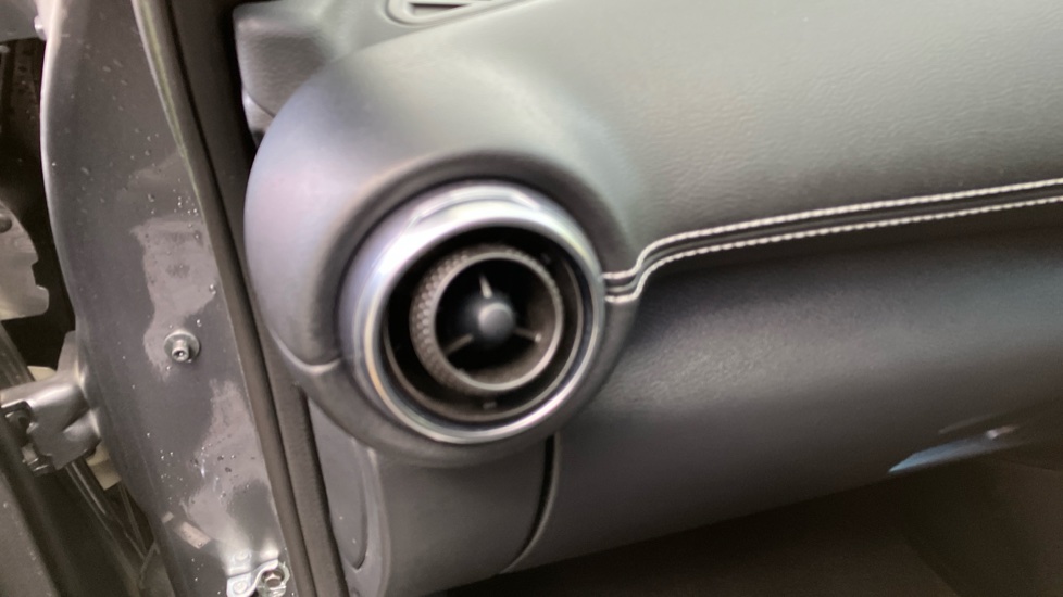 Nissan Juke 1.6 Hybrid N-Connecta 5dr Auto Hybrid Hatchback - Image 38
