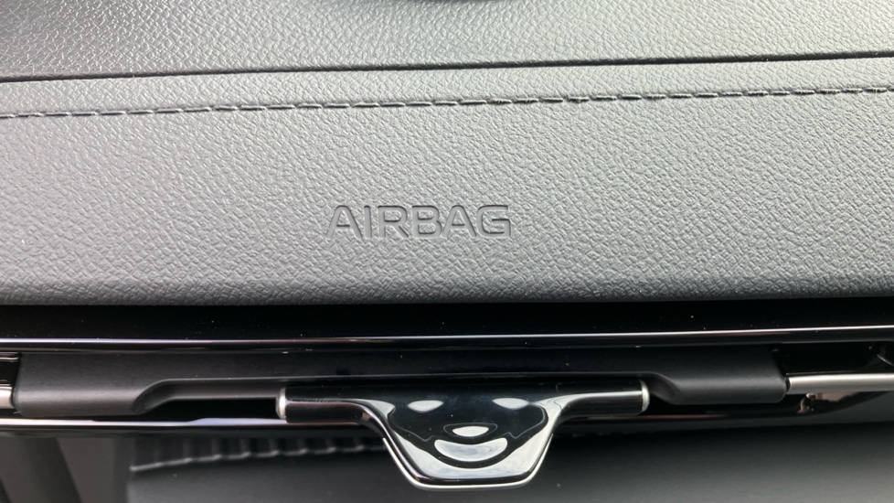 Geely Starray 1.5 EM-i Max 5dr Auto Estate - Image 30