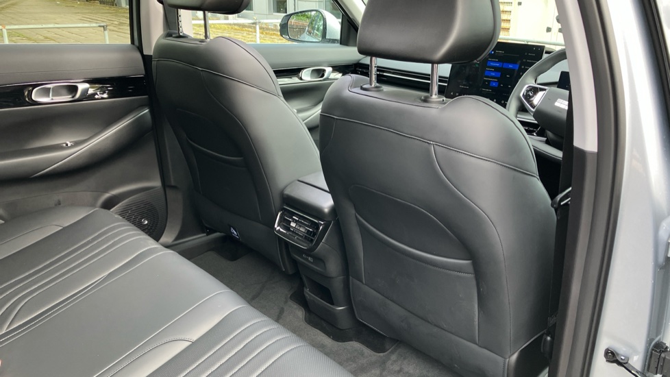 Geely Starray 1.5 EM-i Max 5dr Auto Estate - Image 33