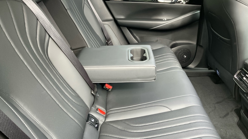 Geely Starray 1.5 EM-i Max 5dr Auto Estate - Image 35
