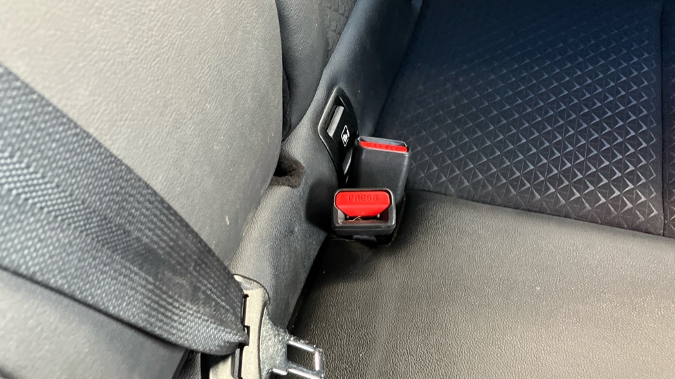 Nissan Juke 1.0 DiG-T 114 N-Connecta 5dr Petrol Hatchback - Image 17