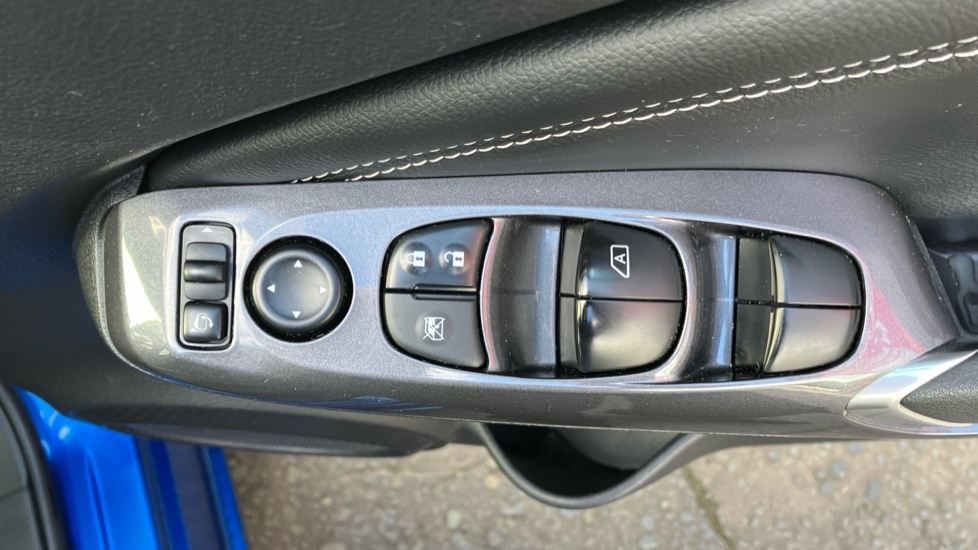 Nissan Juke 1.0 DiG-T 114 N-Connecta 5dr Petrol Hatchback - Image 29