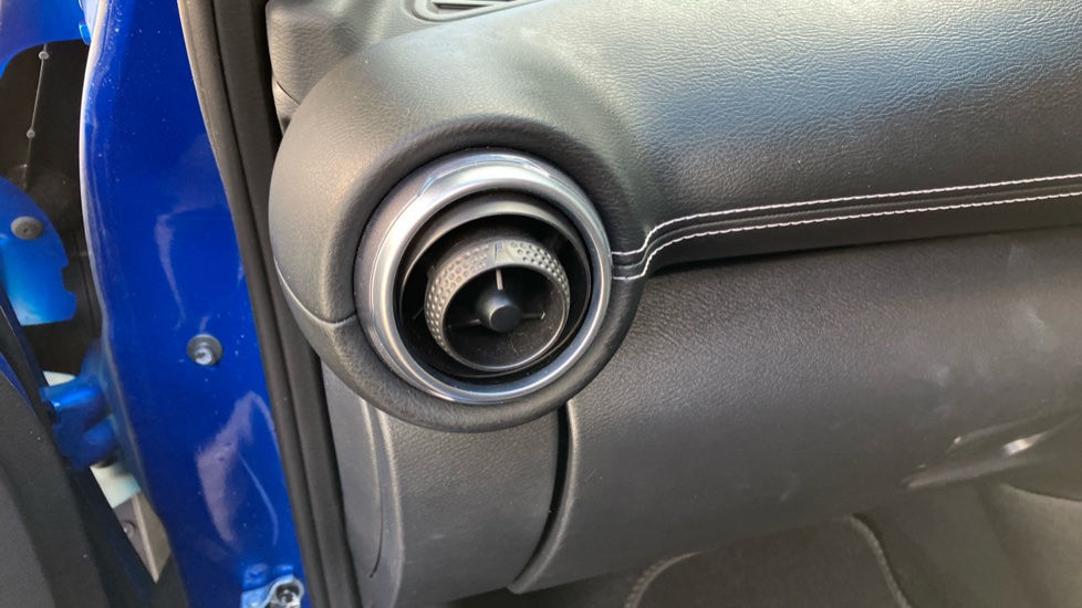 Nissan Juke 1.0 DiG-T 114 N-Connecta 5dr Petrol Hatchback - Image 37