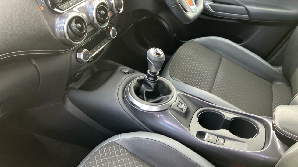 Nissan Juke 1.0 DiG-T 114 N-Connecta 5dr Petrol Hatchback - Image 13