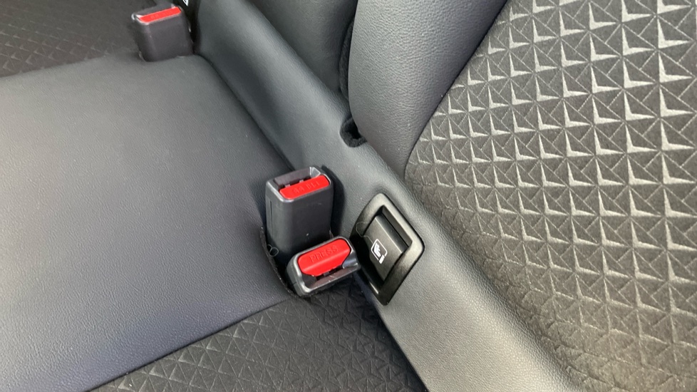 Nissan Juke 1.0 DiG-T 114 N-Connecta 5dr Petrol Hatchback - Image 17