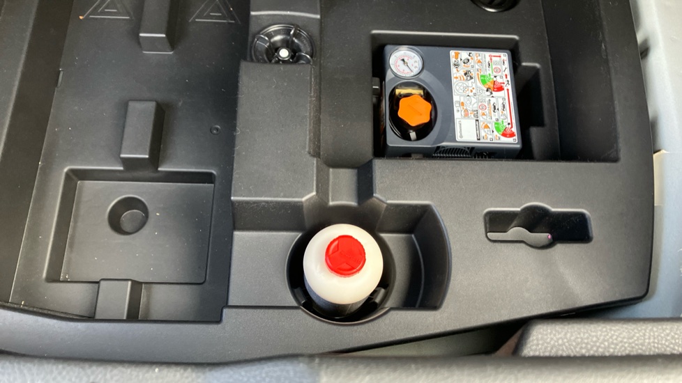 Nissan Juke 1.0 DiG-T 114 N-Connecta 5dr Petrol Hatchback - Image 29
