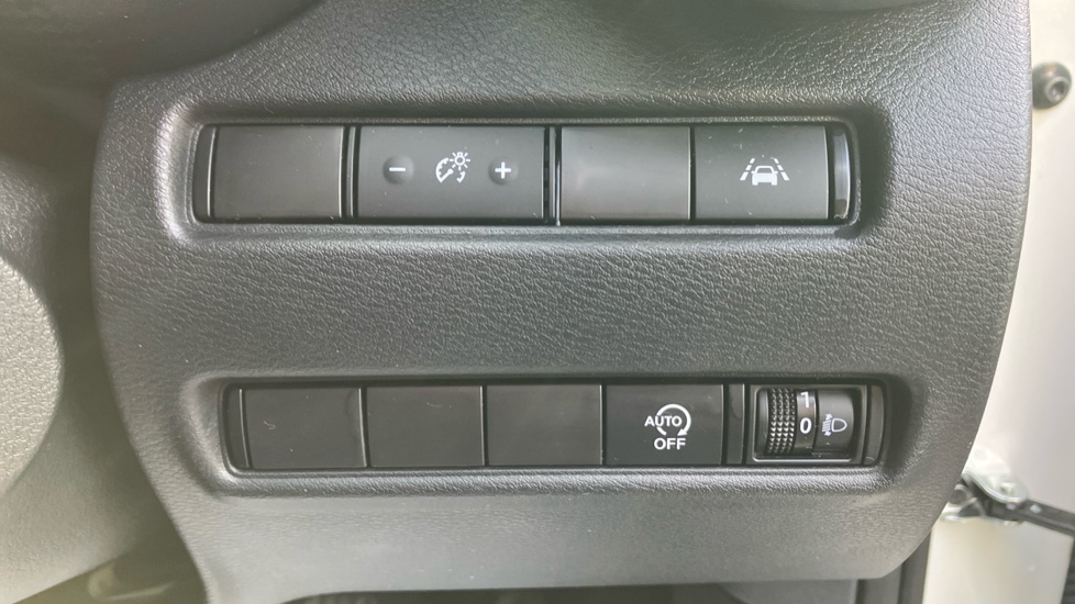 Nissan Juke 1.0 DiG-T 114 N-Connecta 5dr Petrol Hatchback - Image 36