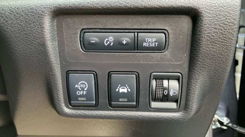 Nissan Micra 1.0 IG-T 92 Tekna 5dr Petrol Hatchback - Image 38