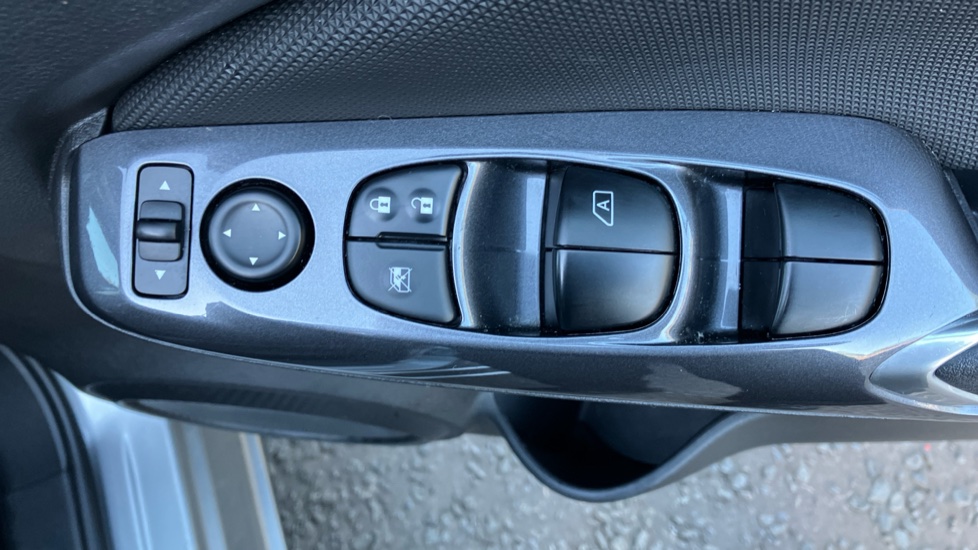 Nissan Juke 1.0 DiG-T 114 Acenta 5dr Petrol Hatchback - Image 27