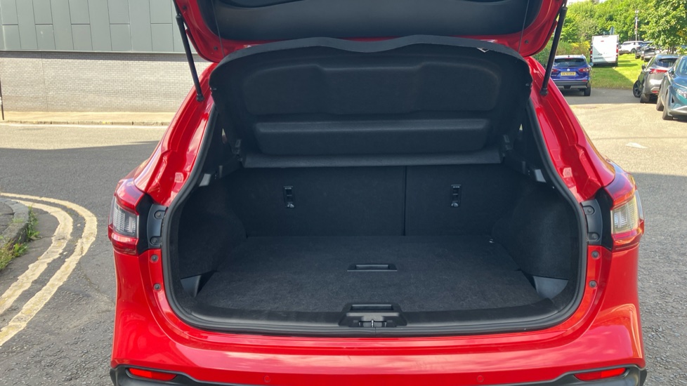 Nissan Qashqai 1.3 DiG-T N-Connecta 5dr Petrol Hatchback - Image 4