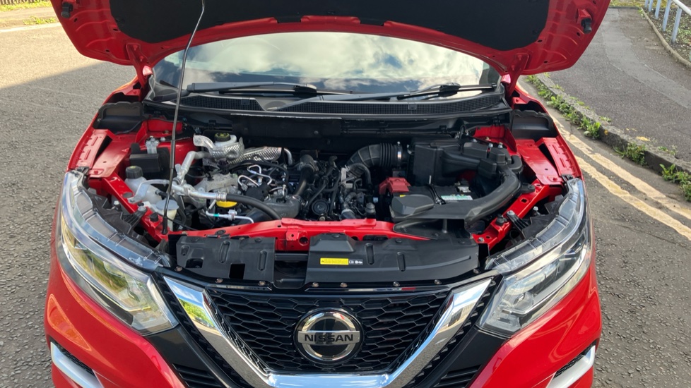 Nissan Qashqai 1.3 DiG-T N-Connecta 5dr Petrol Hatchback - Image 8