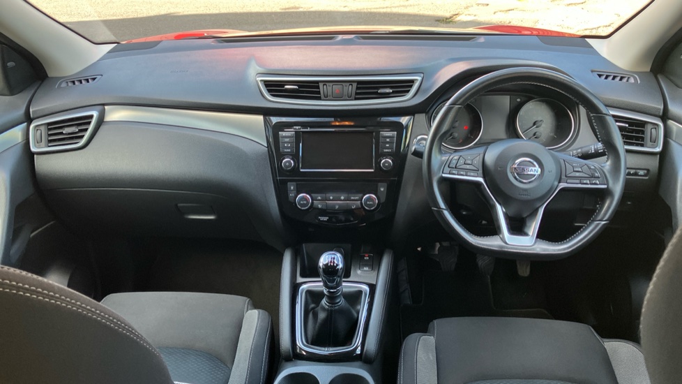Nissan Qashqai 1.3 DiG-T N-Connecta 5dr Petrol Hatchback - Image 10