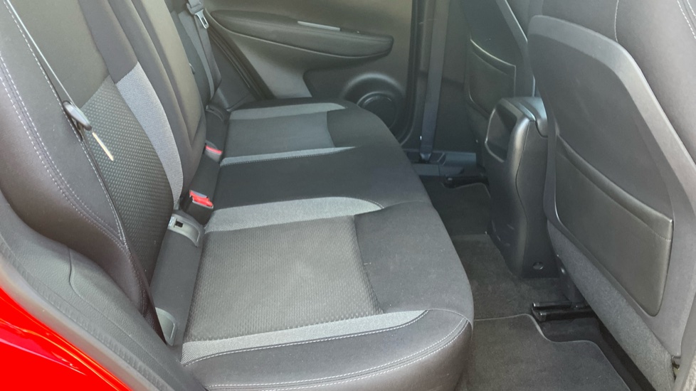 Nissan Qashqai 1.3 DiG-T N-Connecta 5dr Petrol Hatchback - Image 16